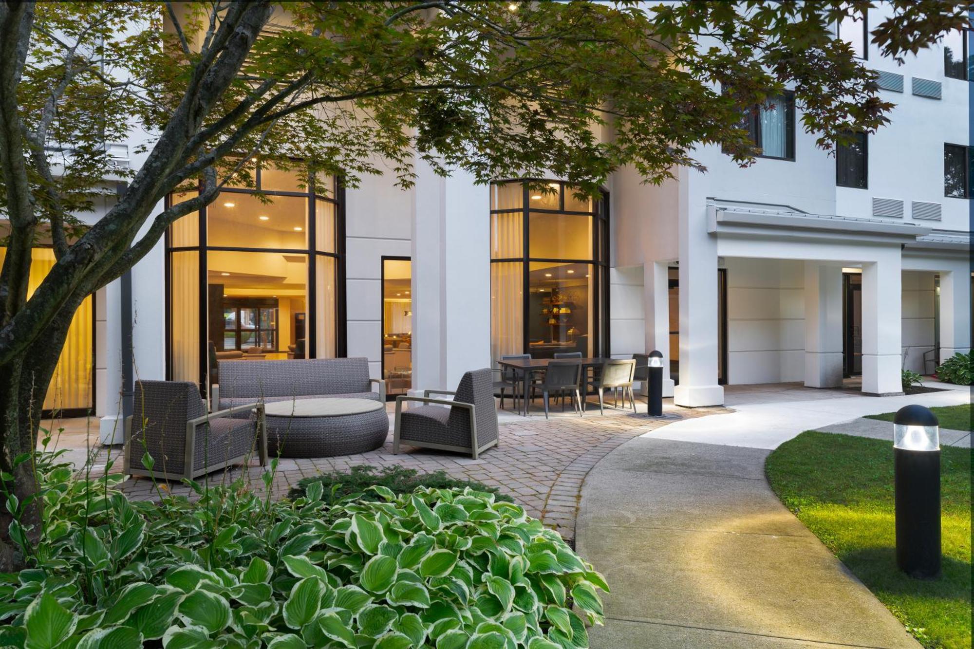 Courtyard By Marriott Danbury Hotel Buitenkant foto