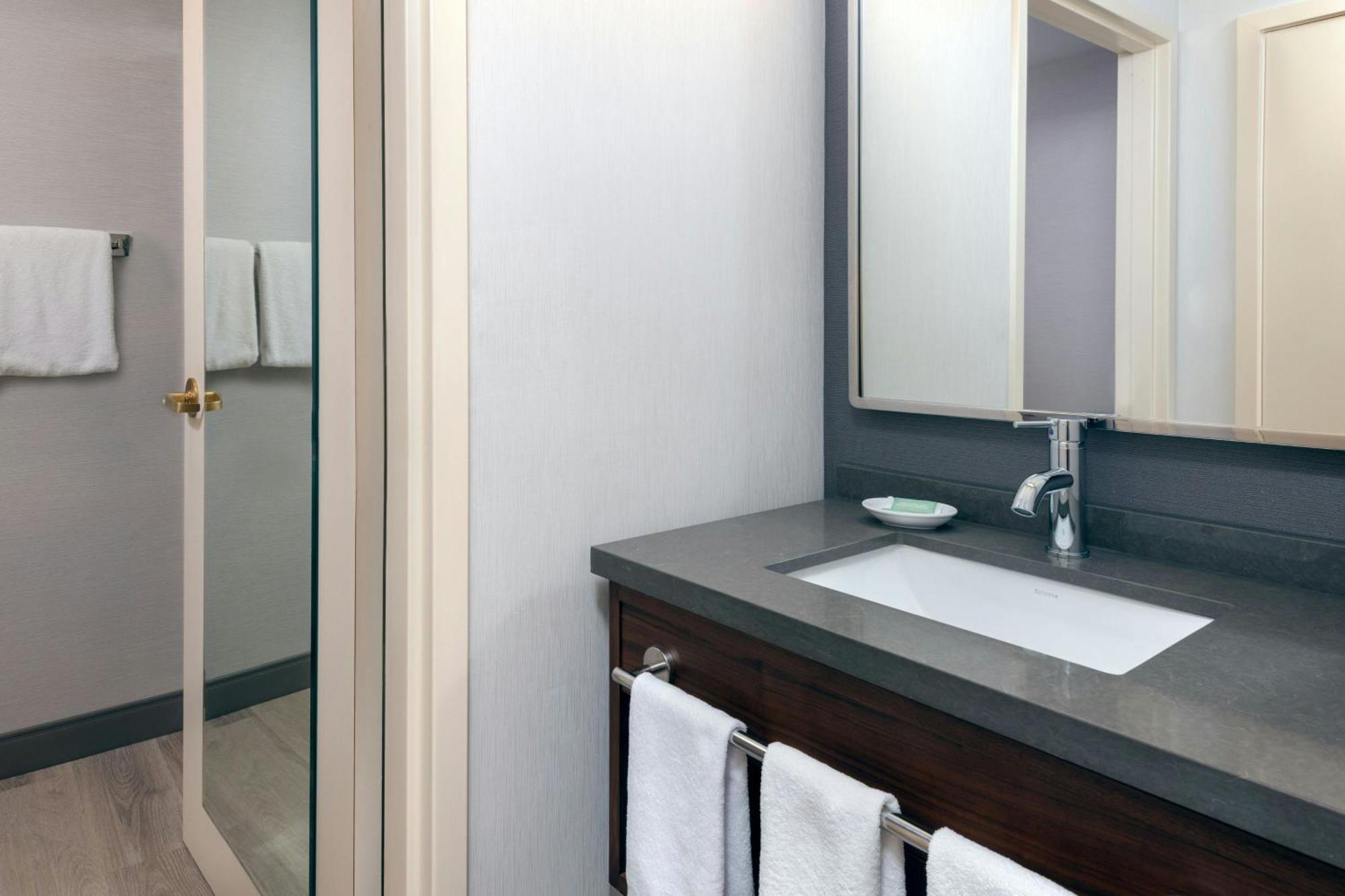 Courtyard By Marriott Danbury Hotel Buitenkant foto